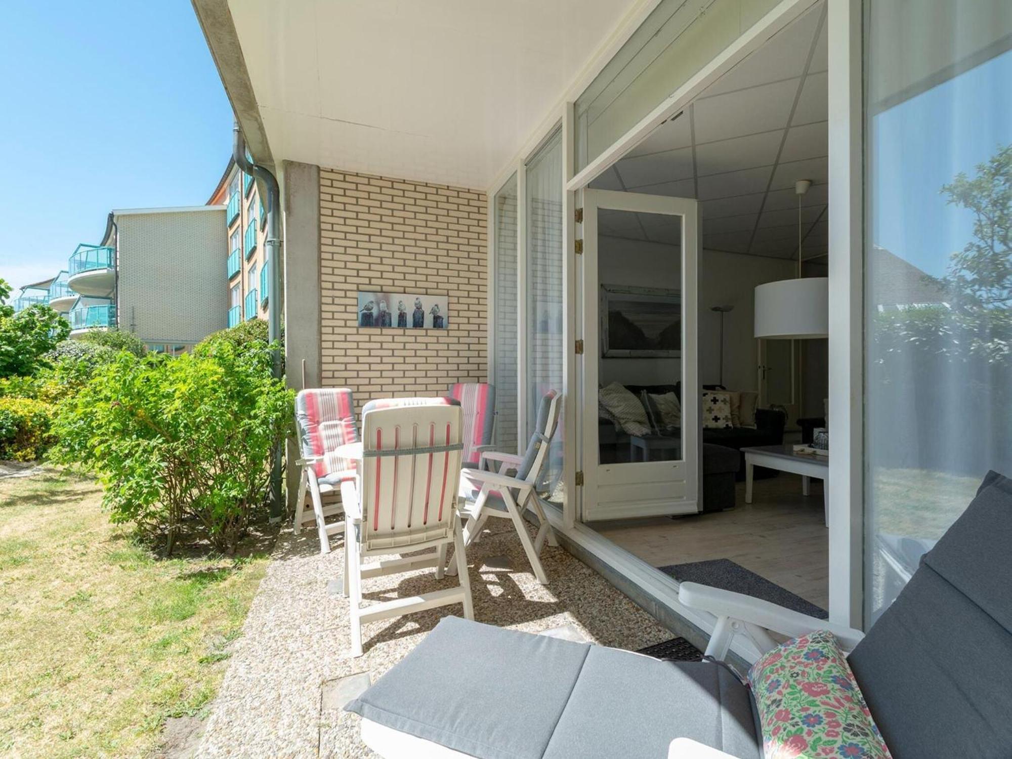 An Apartment That Is Attractively Furnished Julianadorp Exterior photo