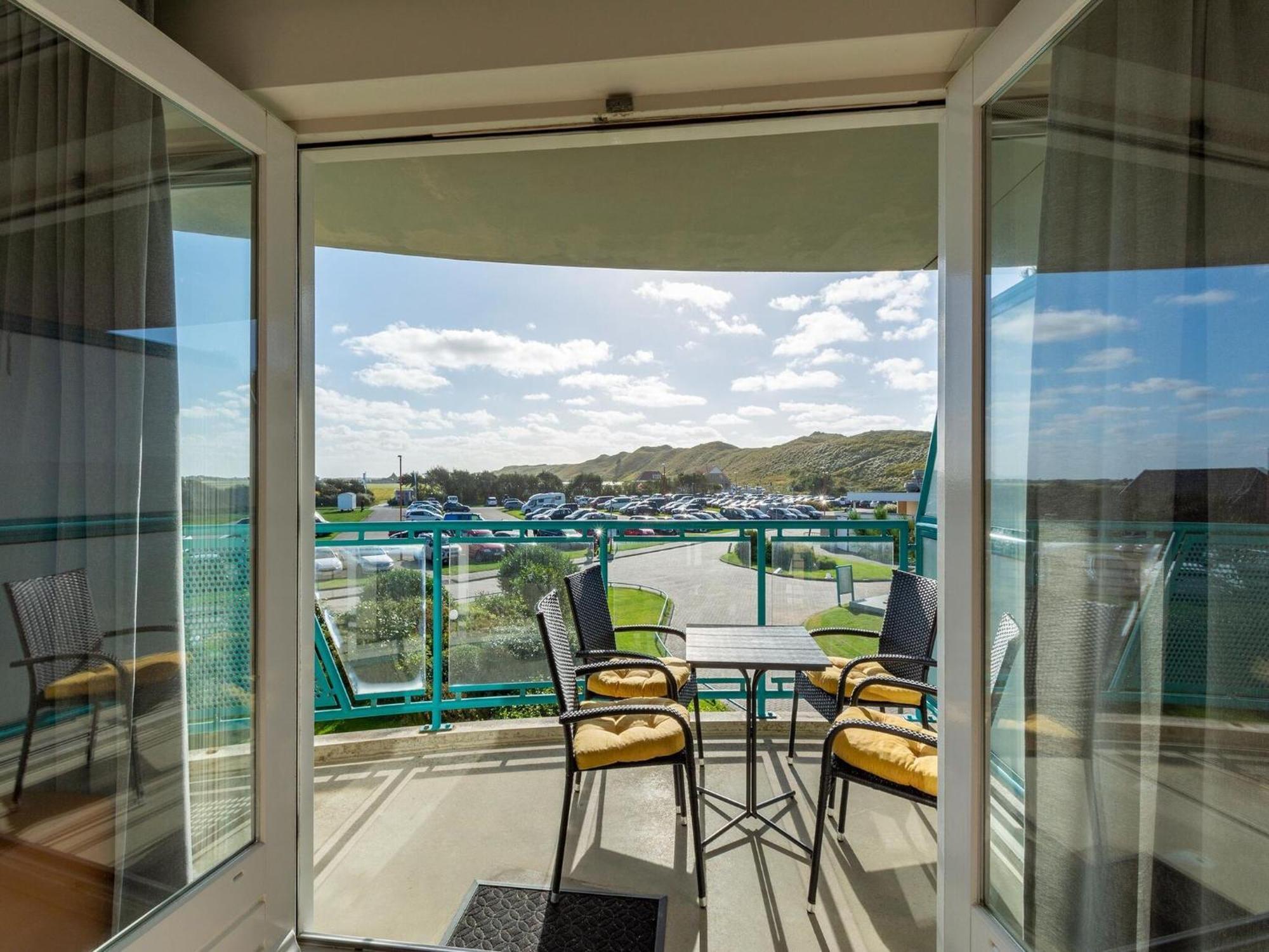 An Apartment That Is Attractively Furnished Julianadorp Exterior photo